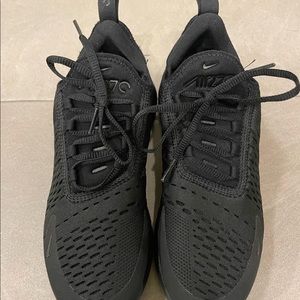 Womens Nike Air Max 270. Black maybe wore twice.